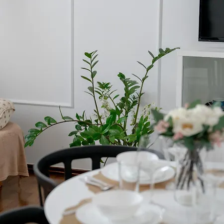 Przytulny I Klimatyczny Apartament Na Parterze Z Parkingiem W Poznaniu By Renters Poznan