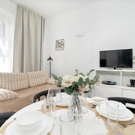 Przytulny I Klimatyczny Apartament Na Parterze Z Parkingiem W Poznaniu By Renters Apartment