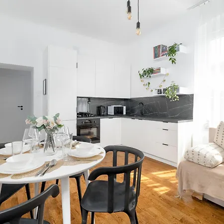 Apartment Przytulny I Klimatyczny Apartament Na Parterze Z Parkingiem W Poznaniu By Renters *
