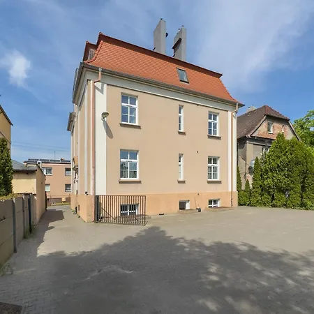 Apartment Przytulny I Klimatyczny Apartament Na Parterze Z Parkingiem W Poznaniu By Renters Poznan
